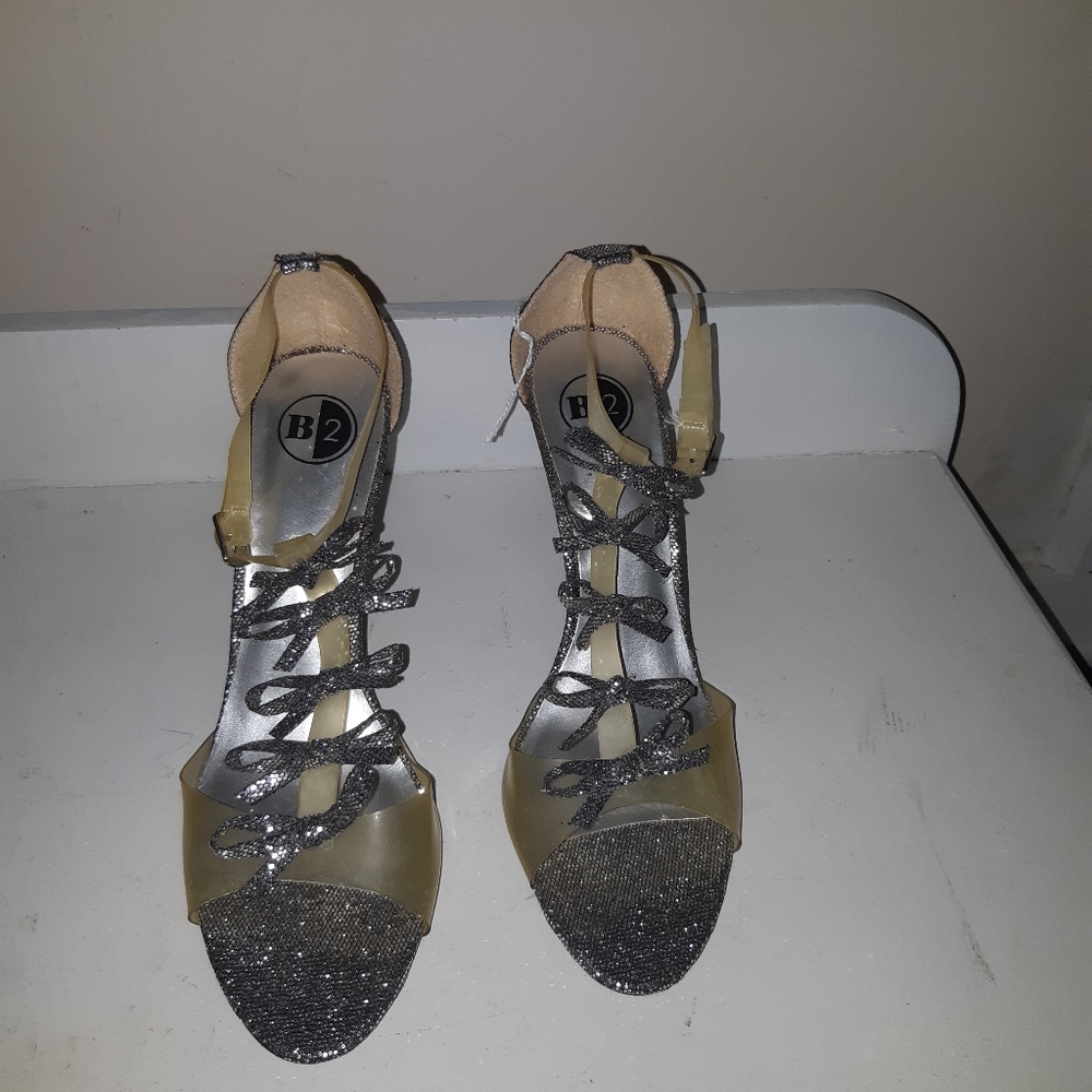 B2 women's Heel sandals Size 9.5